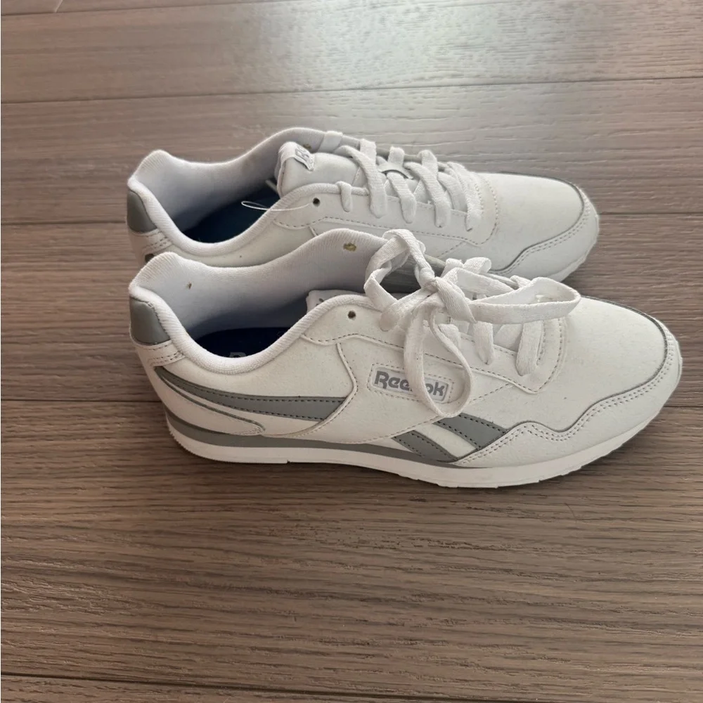 Reebok Classic White and Gray Trainers - Picture 3 of 6